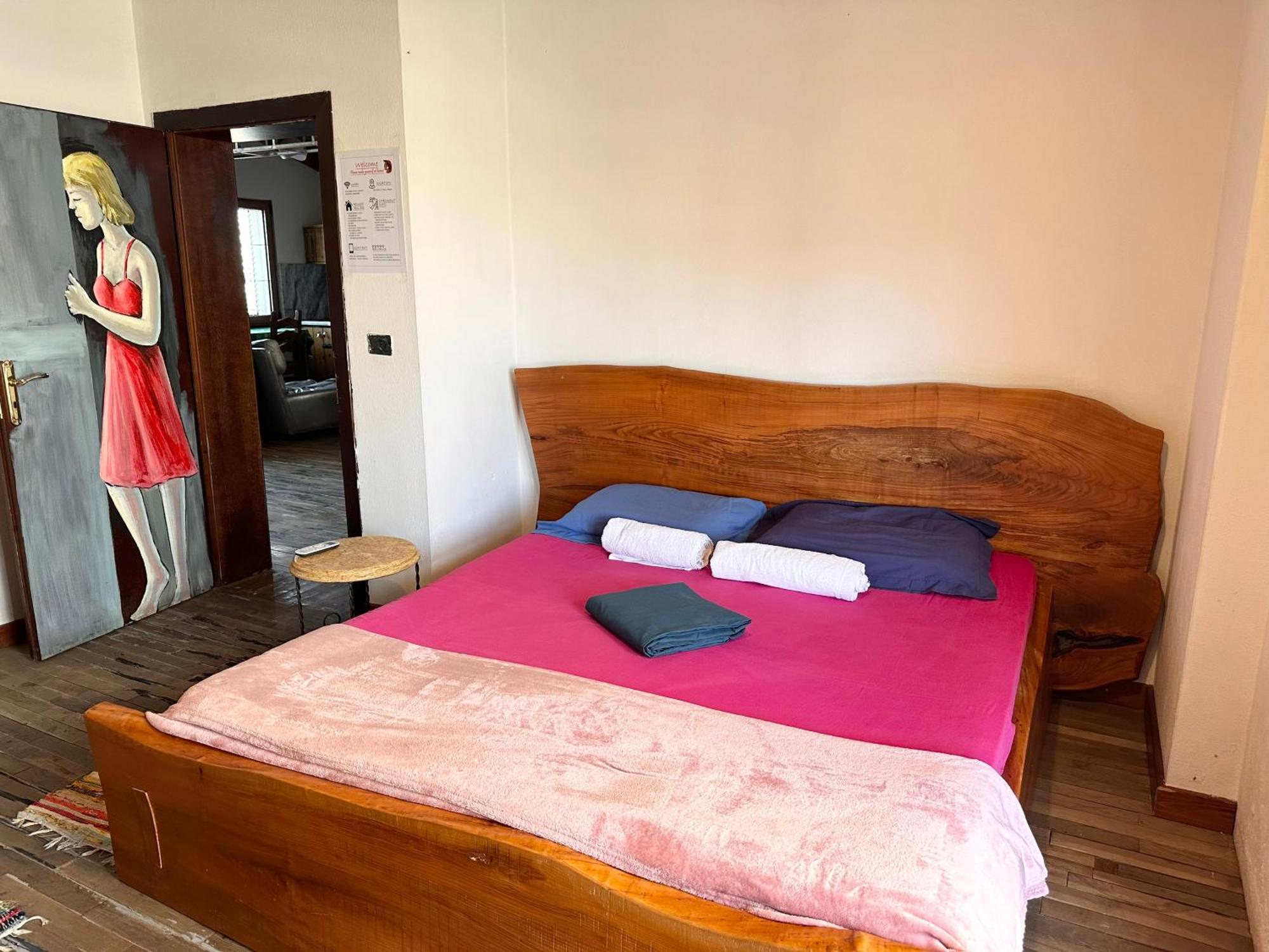 Divina Hostel Tirana Extérieur photo