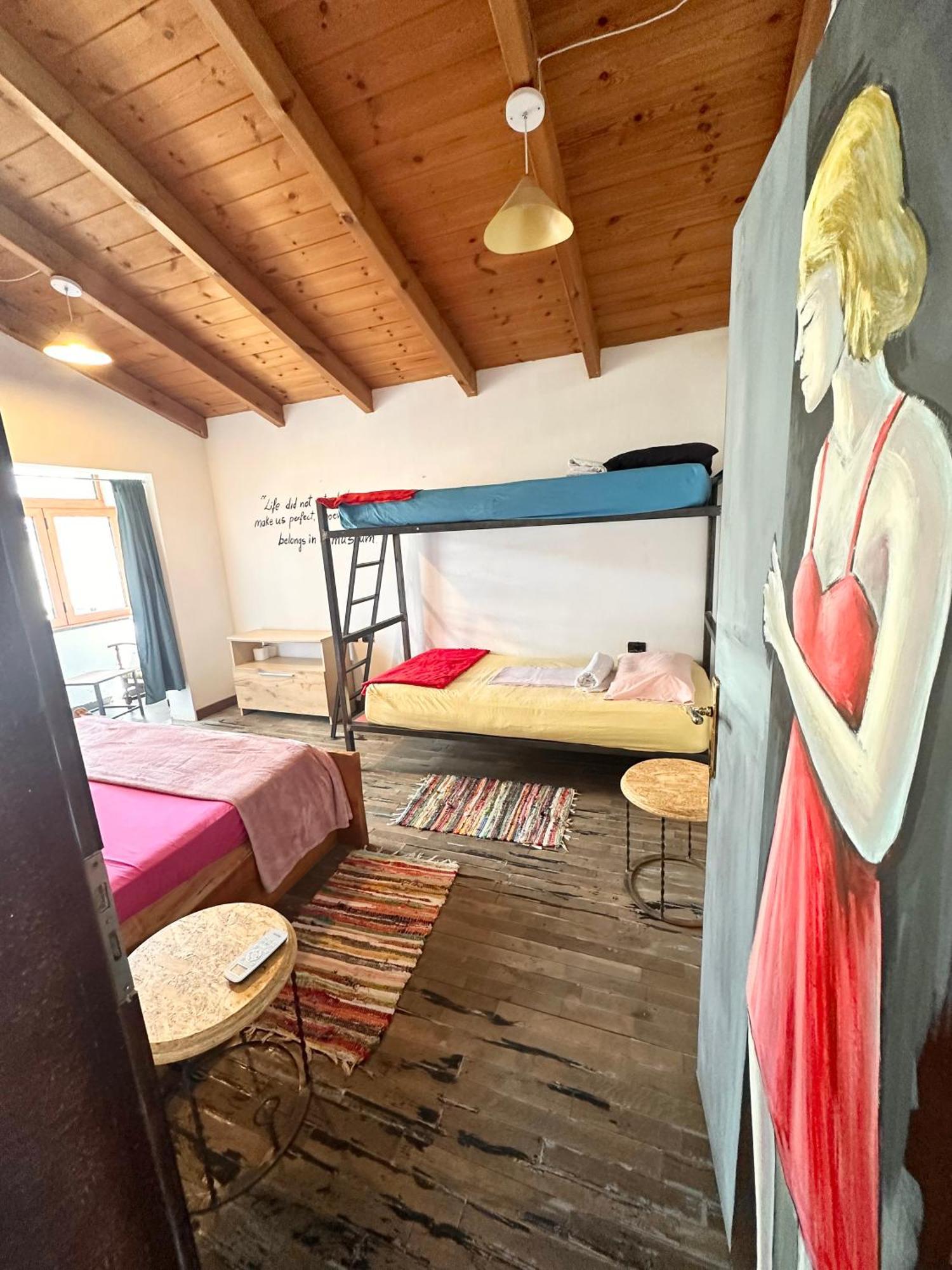 Divina Hostel Tirana Extérieur photo